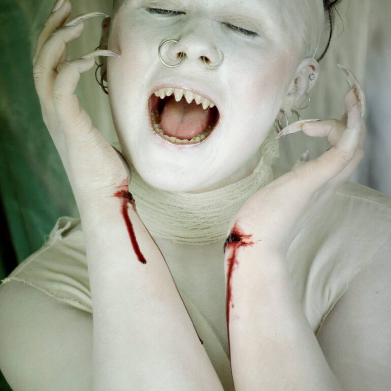 sfx,fx-smink,Specialeffekter,reklam,TV,sår,ärr,sårsmink,sårsminkning,Stockholm,Makeupartist,Makeup artist,scensmink,teatersmink