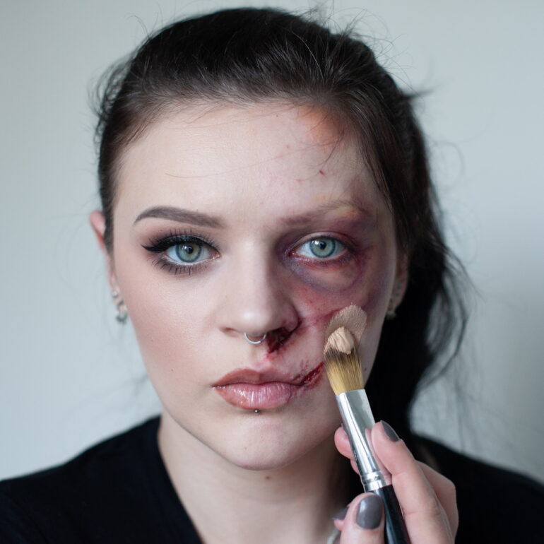 sfx,fx-smink,Specialeffekter,reklam,TV,sår,ärr,sårsmink,sårsminkning,Stockholm,Makeupartist,Makeup artist,scensmink,teatersmink