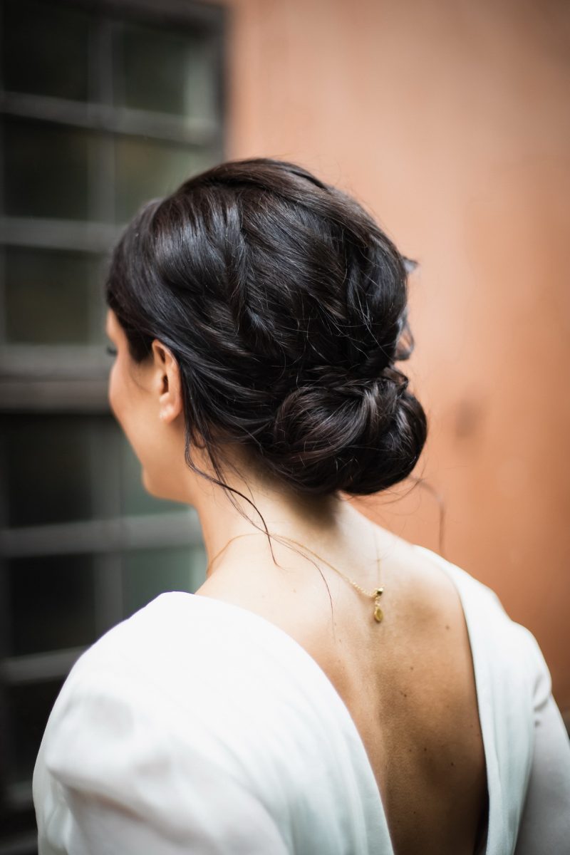 enkel håruppsättning till bröllop