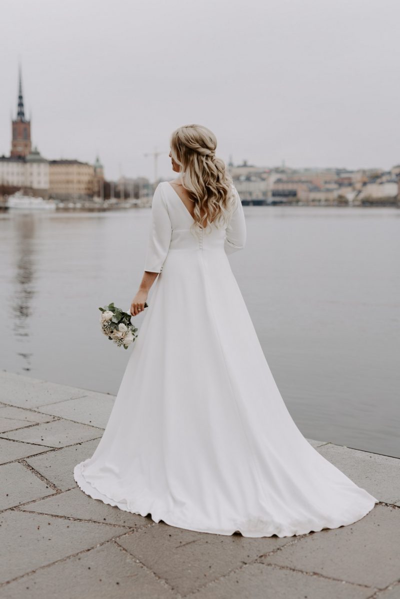 bröllop i stockholm kvinna med fint håruppsättning