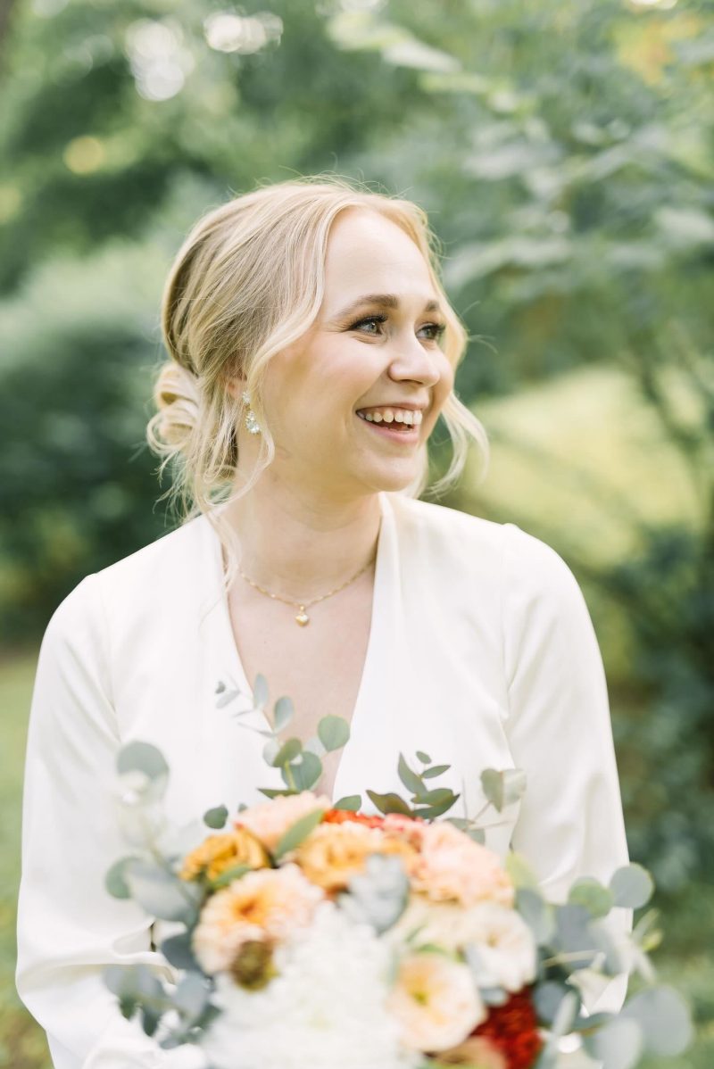 Bröllopssmink med en naturlig bas och glowy finish, makeup, smink, brud