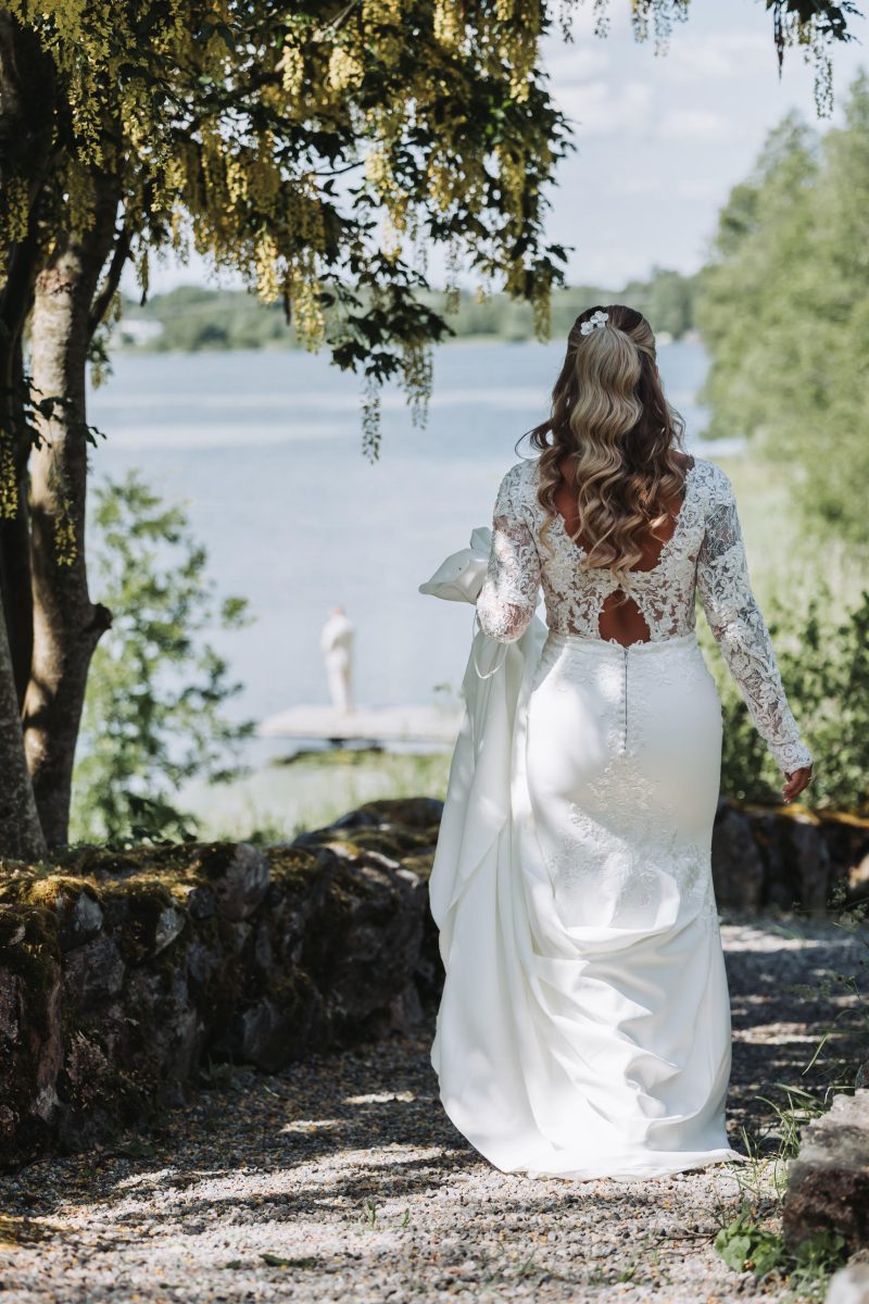 Bröllopsuppsättning med halvuppsättning, halv-lösa lockar med hollywoodwaves